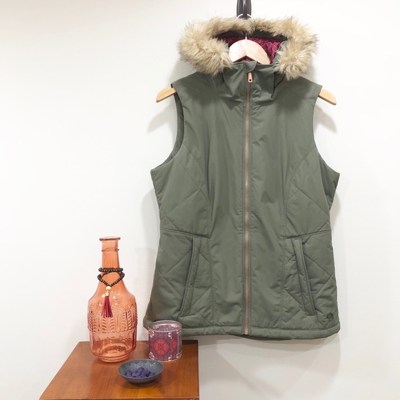 Mountain Hardwear Jackets & Blazers - Mountain Hardware Vest